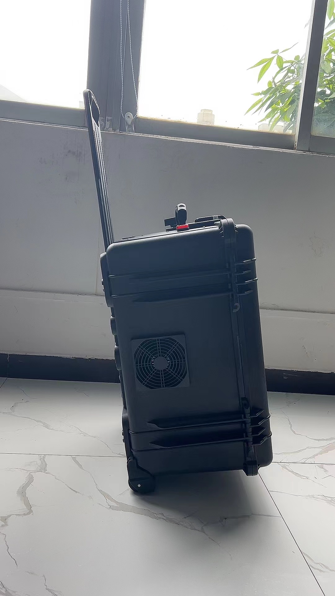 莲花手拉箱型移动通信干扰器